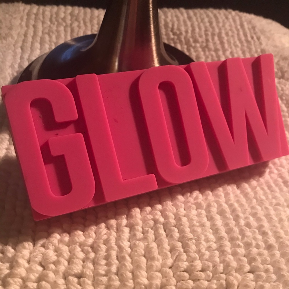 GlamGlow: Glow Powder Highlighter Palette - Picture 4 of 4